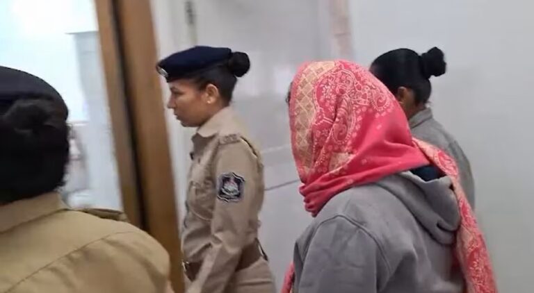 गुजरात: कार के एयर फिल्टर में छिपाई गई 1.47 करोड़ की ड्रग्स बरामद, तस्करी में दो महिलाएं गिरफ्तार