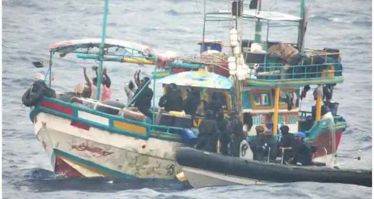 भारतीय और श्रीलंकाई नौसेना की साझा कार्रवाई, अरब सागर में 500 किलो ड्रग्स की बरामदी।