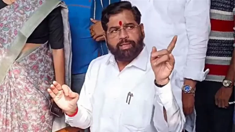 महाराष्ट्र के मुख्यमंत्री शिंदे का बयान: “महाराष्ट्र की जनता चाहती है…” क्या वह बगावत के मूड में हैं? नए CM का ऐलान आज हो सकता है