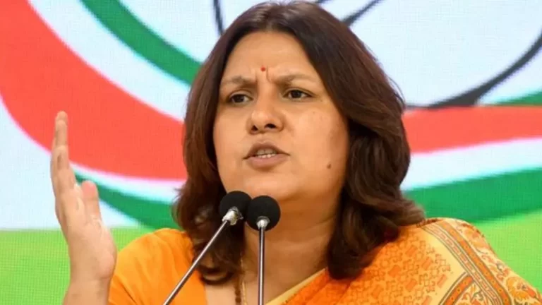 ‘GDP की गिरती विकास दर से बढ़ी मंदी की चिंताएं,’ कांग्रेस का आरोप- खपत घटी, निर्यात में गिरावट और रोजगार के अवसर ठप।