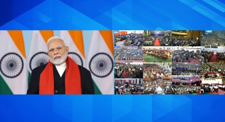 प्रधानमंत्री मोदी ने वर्चुअल माध्यम से रोजगार मेले में भाग लिया और 71,000 से अधिक युवाओं को नियुक्ति पत्र प्रदान किए।