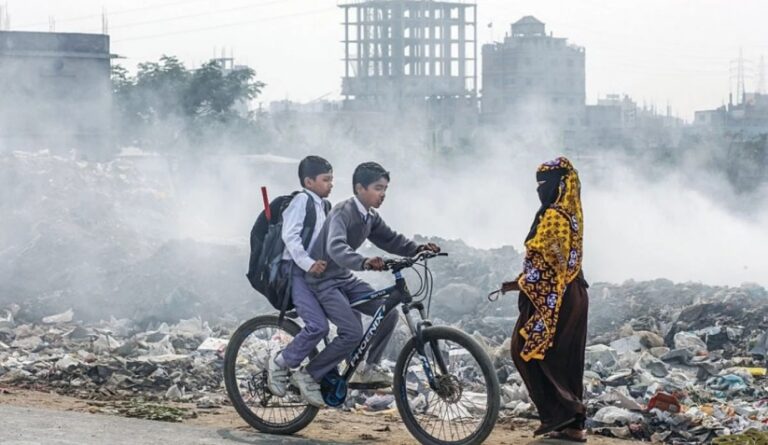ढाका दुनिया का तीसरा सबसे प्रदूषित शहर, सुबह एक्यूआई 249 दर्ज