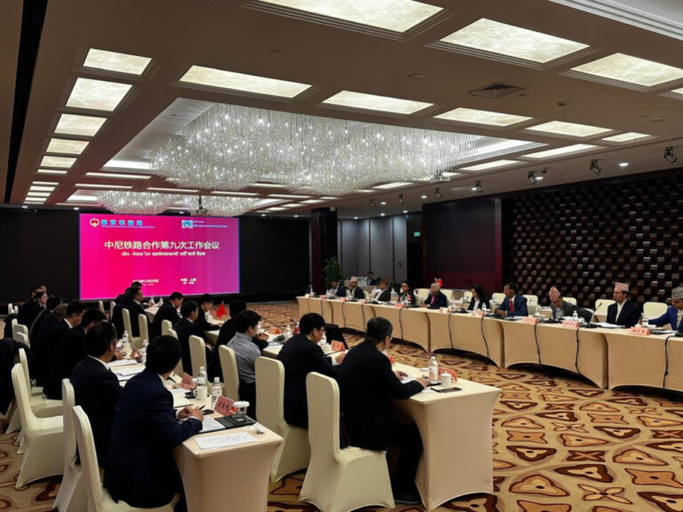 नेपाल और चीन के बीच प्रस्तावित रेलमार्ग को लेकर गतिविधियाँ बढ़ गई हैं।