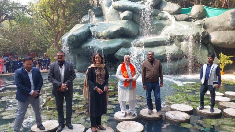 संजय गांधी जैविक उद्यान, पटना के जल उद्यान  उन्नयन का मंत्री, डॉ. प्रेम कुमार उद्घाटन करते