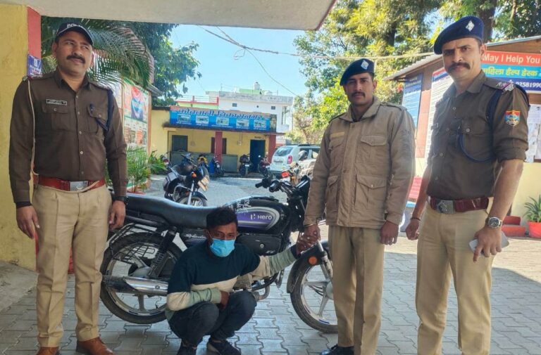 दून पुलिस के हत्थे चढ़ा यूपी का हिस्ट्रीशीटर, वाहन चोरी का किया खुलासा