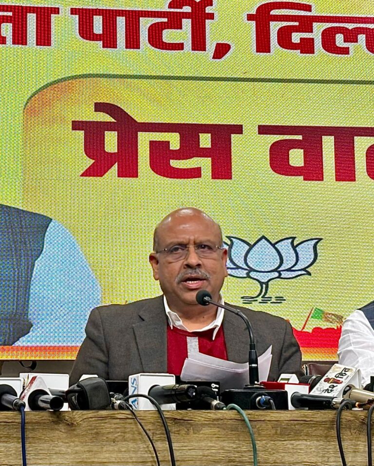 विजेंद्र गुप्ता: दिल्ली सरकार ने स्पीकर को भेजीं कैग की 14 रिपोर्ट्स।