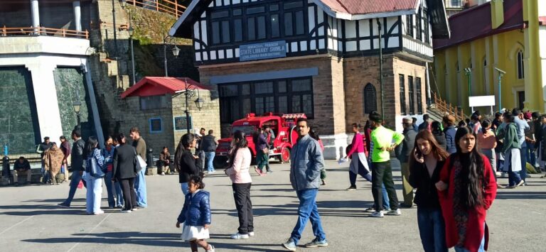 हिमाचल प्रदेश में जल्द हो सकती है बर्फ़बारी, शीतलहर और कोहरे का अलर्ट जारी।