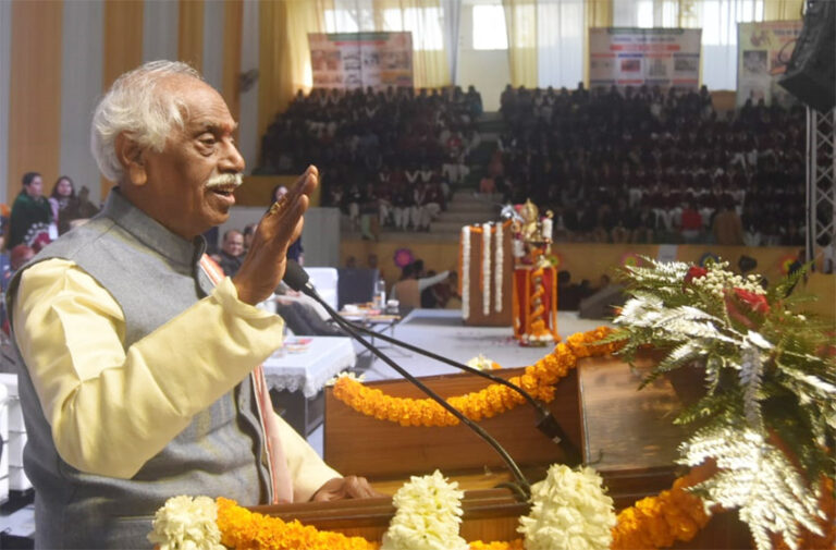 सोनीपत: विद्यार्थी नवाचार व शोध की ओर अग्रसर हों:बंडारू दत्तात्रेय