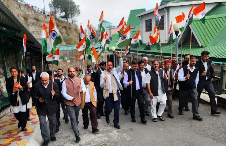 शिमला बार एसोसिएशन ने निकाली तिरंगा यात्रा, सेना के शौर्य को किया नमन