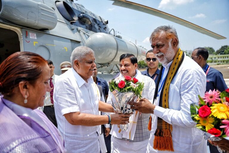 उप राष्ट्रपति धनखड़ मप्र के प्रवास पर नरसिंहपुर पहुंचे, तीन दिवसीय कृषि उद्योग समागम का किया शुभारंभ