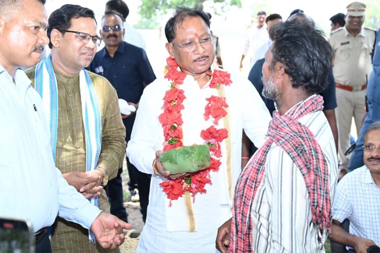 मुख्यमंत्री साय का अफसराें काे दाे टूक, काम करो या सस्पेंड होने के लिए तैयार रहो