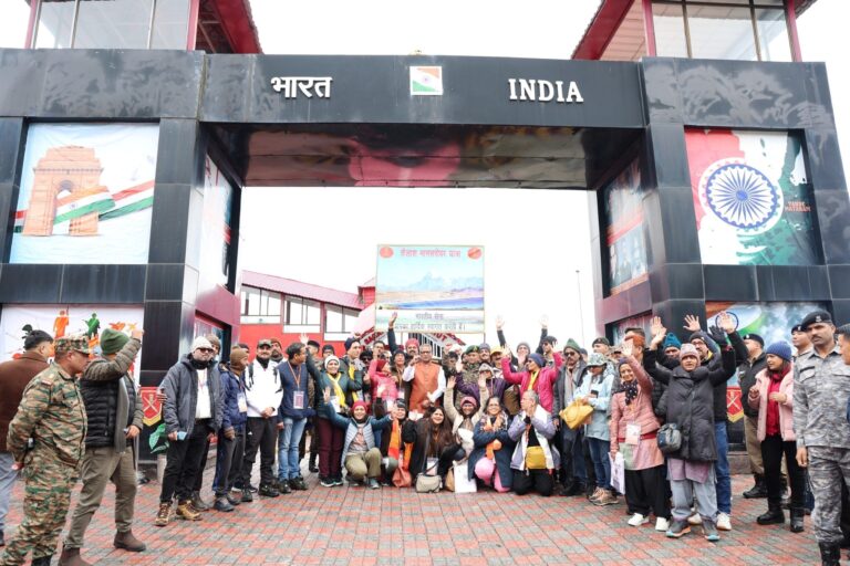 राज्यपाल ने कैलाश मानसरोवर तीर्थयात्रियों के पहले जत्थे को हरी झंडी दिखाकर रवाना किया