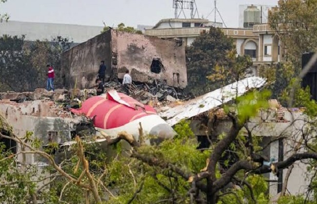 एयर इंडिया के दुर्घटनाग्रस्त विमान के ब्लैक बॉक्स की जांच जारी: मंत्रालय