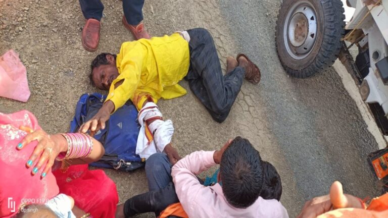 सतना में दर्शनार्थियों से भरा पिकअप वाहन पलटा, कई घायल, गर्म खाना गिरने से झुलसे