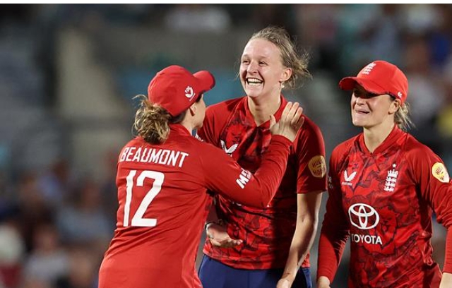 महिला क्रिकेट: तीसरे टी20 में अंतिम गेंद पर जीता इंग्लैंड, भारत को सीरीज जीतने से रोका