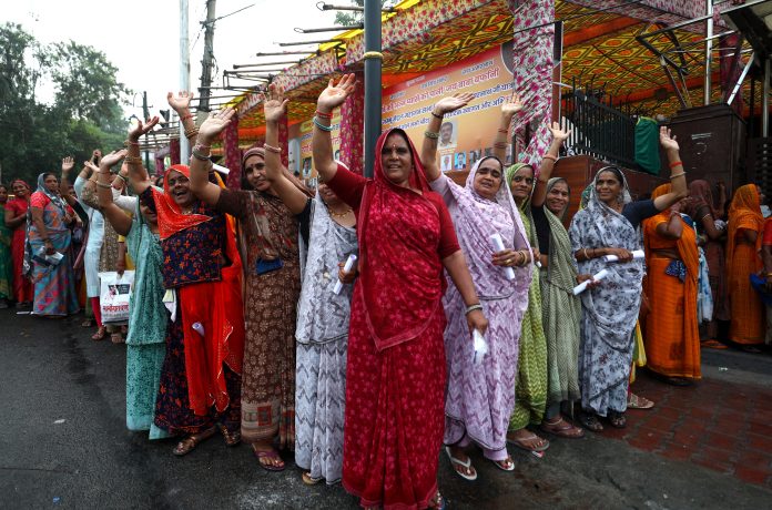 अमरनाथ यात्रा के लिए 7500 से अधिक तीर्थयात्रियों का नया जत्था रवाना