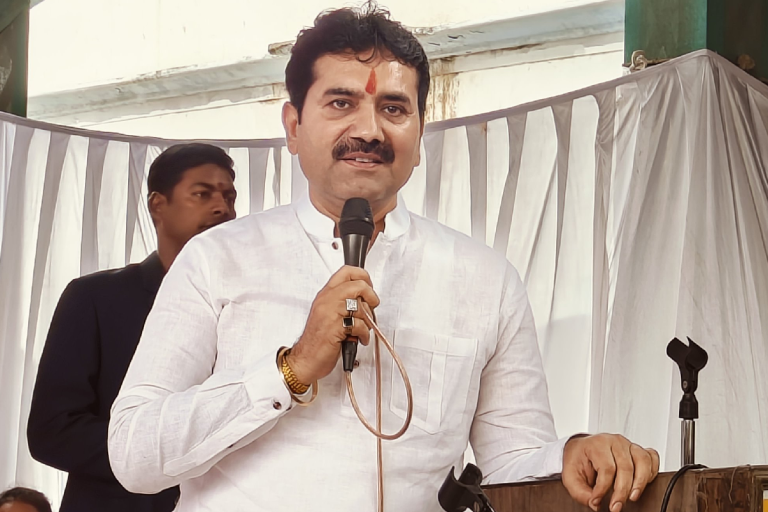 इंदौर: नवरात्रि पर गरबा पांडालों में आईडी चेक अनिवार्य करने की अपील, अश्लीलता और मांस दुकानों पर निगरानी की मांग