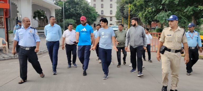 शहर के उद्यान हर 10 दिन में होंगे साफ, खाली प्लॉट मालिकों पर होगी कार्रवाई – आयुक्त का निरीक्षण