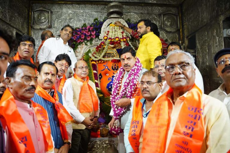 खजराना गणेश मंदिर में मुख्यमंत्री डॉ. मोहन यादव ने प्रधानमंत्री नरेंद्र मोदी के जीवन पर आधारित प्रदर्शनी का शुभारंभ किया