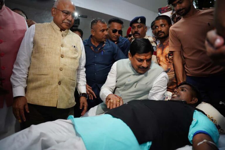 मुख्यमंत्री डॉ. मोहन यादव ने खजराना गणेश मंदिर के दर्शन किए एवं रक्तदान शिविर का अवलोकन किया