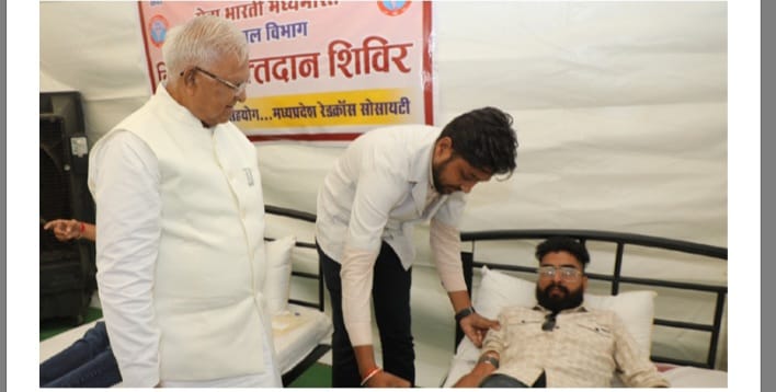 राज्यपाल मंगुभाई पटेल ने रक्तदान और स्वास्थ्य शिविर का लिया जायज़ा, मानवता के महादान प्रसंग का साक्षी बना राजभवन