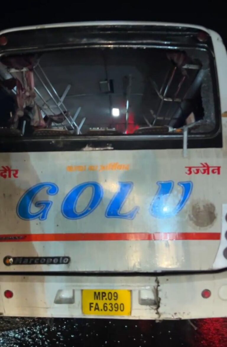 इंदौर में भीषण सड़क हादसा: विधायक की बस ने बाइक को मारी टक्कर, चार की दर्दनाक मौत