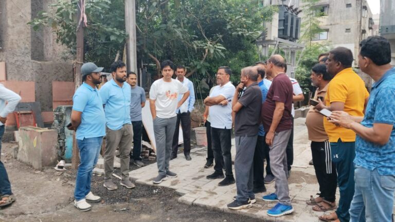 आयुक्त श्री यादव का निरीक्षण : नागरिक सुविधा पर जोर, अवैध निर्माण हटाने के निर्देश