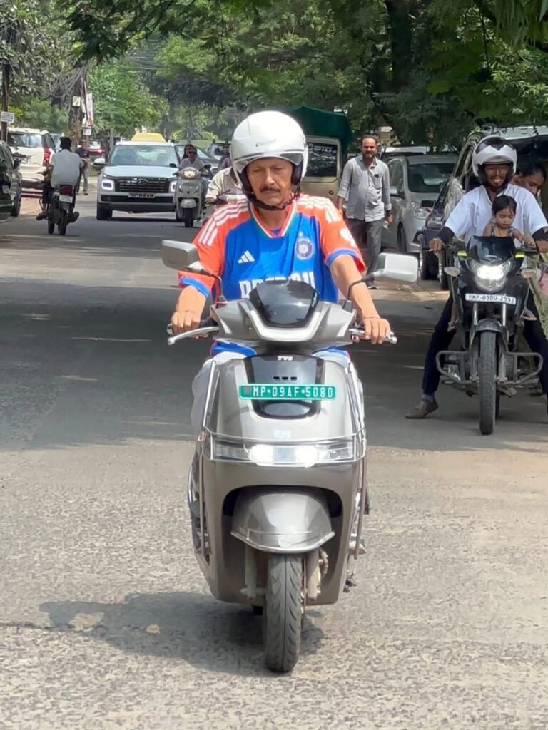 इंदौर में “नो कार डे”, विधायक रमेश मेंदोला ने भी दोपहिया वाहन से किया रवाना