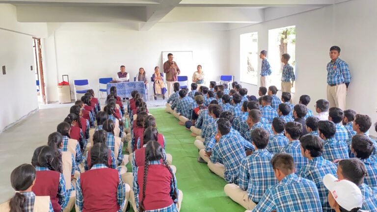 युवाओं के लिए करियर काउंसलिंग और भविष्य की मार्गदर्शन शिविर