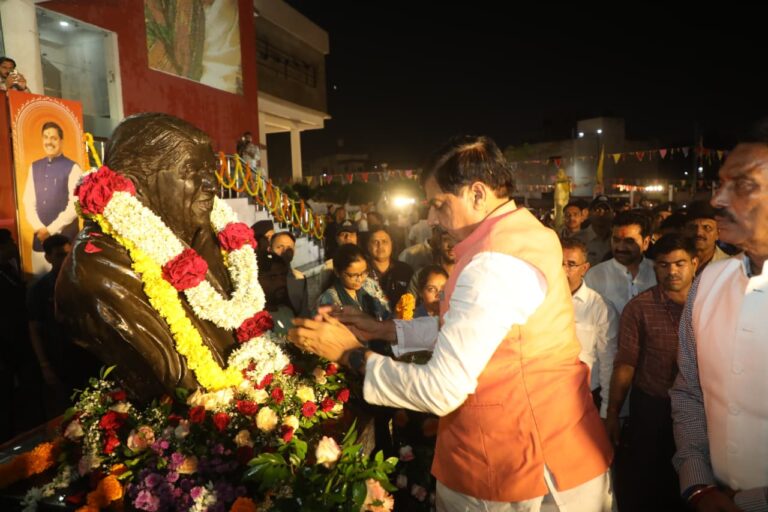 मुख्यमंत्री डॉ. मोहन यादव ने लता मंगेशकर प्रतिमा पर माल्यार्पण कर दी श्रद्धांजलि