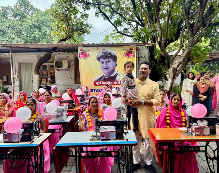 रोजगारोन्मुखी जीवनयापन कर आत्मनिर्भर बनाने में सिलाई मशीन नींव का पत्थर साबित होगी – मंत्री श्री तुलसीराम सिलावट