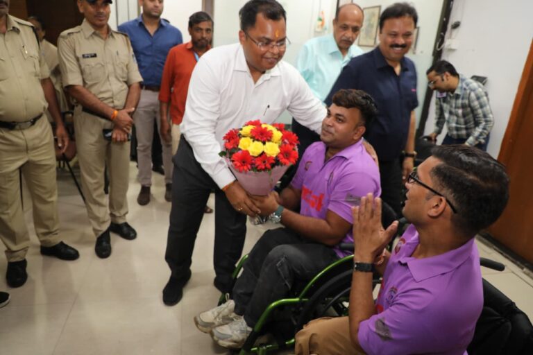 कलेक्टर शिवम वर्मा की पहल पर दिव्यांग खिलाड़ियों को मिली विशेष व्हील चेयर