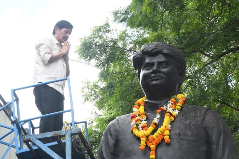 मंत्री सिलावट सहित जनप्रतिनिधियों ने स्वर्गीय माधवराव सिंधिया को दी श्रद्धांजलि