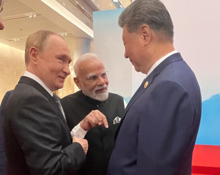 प्रधानमंत्री नरेंद्र मोदी की राष्ट्रपति पुतिन और राष्ट्रपति शी के साथ मुलाकात