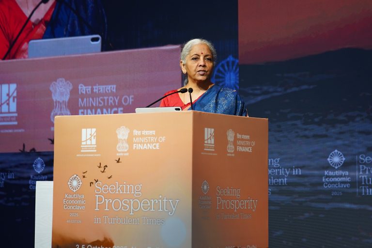 वित्त मंत्री निर्मला सीतारामन ने विकसित भारत के लक्ष्य हेतु 8% जीडीपी वृद्धि पर दिया जोर
