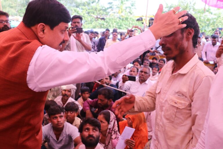 ट्रैक्टर-ट्रॉली हादसे से प्रभावित परिवारों से मिले मुख्यमंत्री डॉ. मोहन यादव