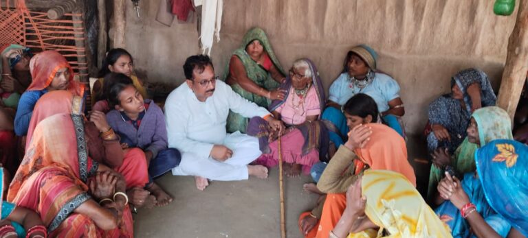 मंत्री डॉ. विजय शाह ने मृतकों के परिजनों से भेंट कर संवेदना प्रकट की