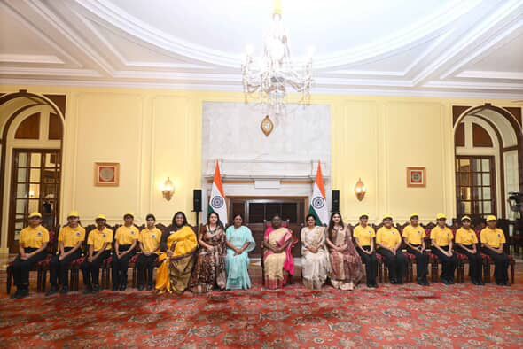 मध्यप्रदेश की 11 बच्चियां पहुँचीं राष्ट्रपति भवन – मिशन शक्ति सेट से मिली विज्ञान की नई उड़ान