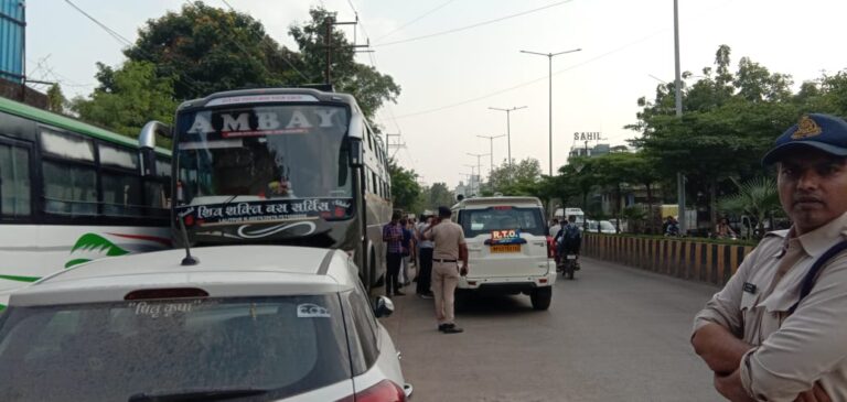 विजय नगर में आरटीओ की सख्त कार्रवाई, ट्रैफिक बाधित करने वाली दो बसें जब्त