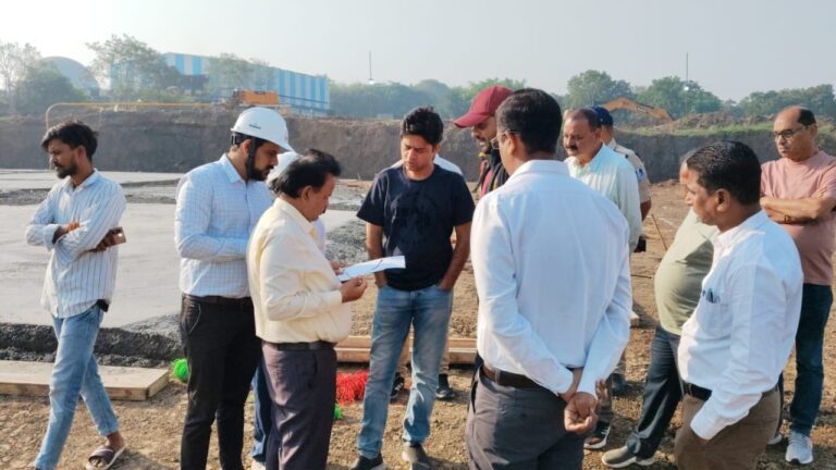 नमामि गंगे अभियान: आयुक्त दिलीप यादव ने कबीट खेड़ी में निर्माणाधीन एसटीपी प्लांट का निरीक्षण किया