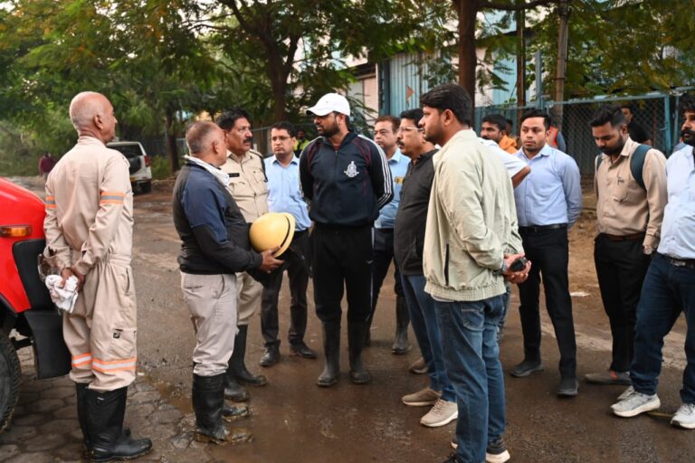 सांवेर रोड औद्योगिक क्षेत्र में एम पी डी केमिकल फैक्ट्री में लगी आग, निगम अधिकारी मौके पर मौजूद