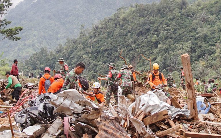 वेनेजुएला में बारिश के बाद खदान ढहने से 14 लोगों की मौत, बचाव कार्य जारी
