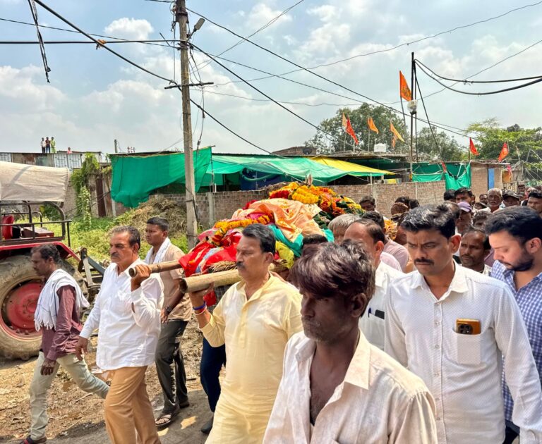 शोक संतृप्त परिवारों से मिलकर ढांढस बंधाया और अंतिम यात्रा में शामिल हुए मंत्री श्री तुलसीराम सिलावट