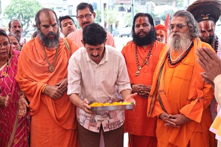 विधायक रमेश मेंदोला जी की पूज्य माताजी की स्मृति में आयोजित श्रीमद् भागवत कथा का भूमि पूजन संपन्न