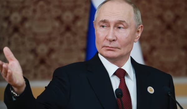 रूस के राष्‍ट्रपति व्‍लादि‍मीर पुतिन ने देश के सामरिक परमाणु बलों के अभ्‍यास का निरीक्षण किया