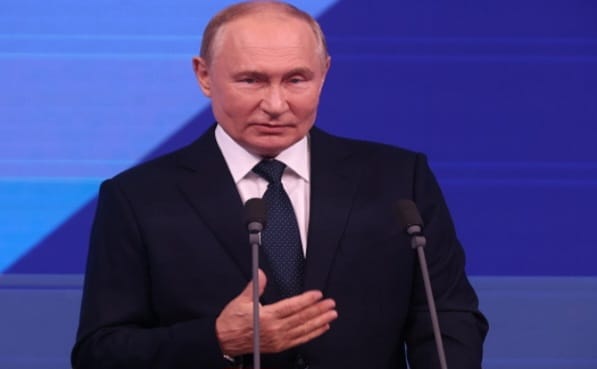राष्ट्रपति व्लादिमीर पुतिन का बयान – तेल कंपनियों पर अमरीकी प्रतिबंधों से रूस की अर्थव्यवस्था पर बड़ा असर नहीं