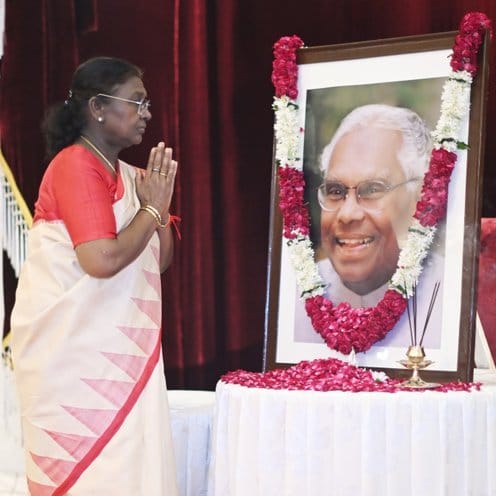 राष्ट्रपति द्रौपदी मुर्मू ने पूर्व राष्ट्रपति के.आर. नारायणन की जयंती पर अर्पित की श्रद्धांजलि