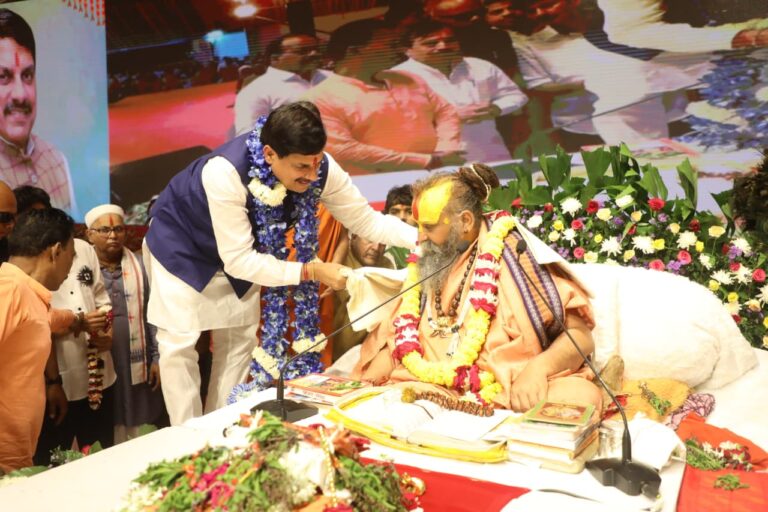 नंदानगर में श्रीमद् भागवत कथा के चौथे दिन मुख्यमंत्री मोहन यादव ने की महाआरती, विधायक रमेश मेंदोला के नेतृत्व में उमड़ा भक्तों का सैलाब