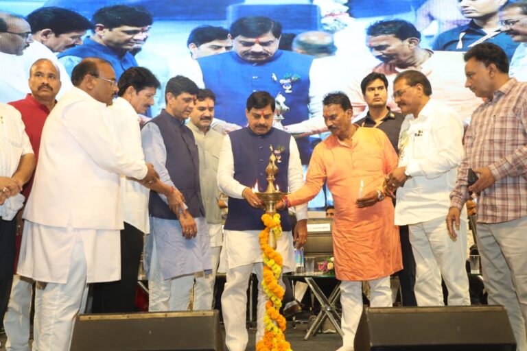 मुख्यमंत्री डॉ. मोहन यादव ने किया 66 नए सीवरेज, डोर-टू-डोर और मोबाइल टेस्टिंग वाहनों का लोकार्पण, बोले – “इंदौर जो करता है, वह सबसे अलग करता है”