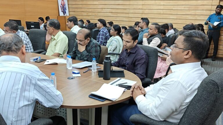 इंदौर जिले में एसडीएम और तहसीलदारों को दिया गया मतदाता सूची के विशेष गहन पुनरीक्षण 2025 (SIR) का प्रशिक्षण